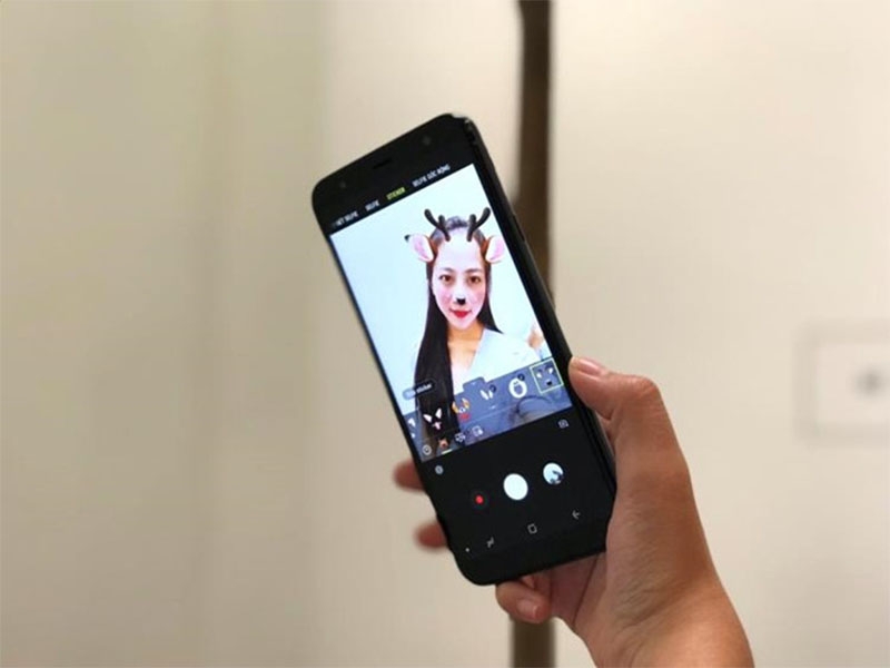 Camera làm đẹp, chụp tốt trong điều kiện thiếu sáng Camera làm đẹp, chụp tốt trong điều kiện thiếu sáng