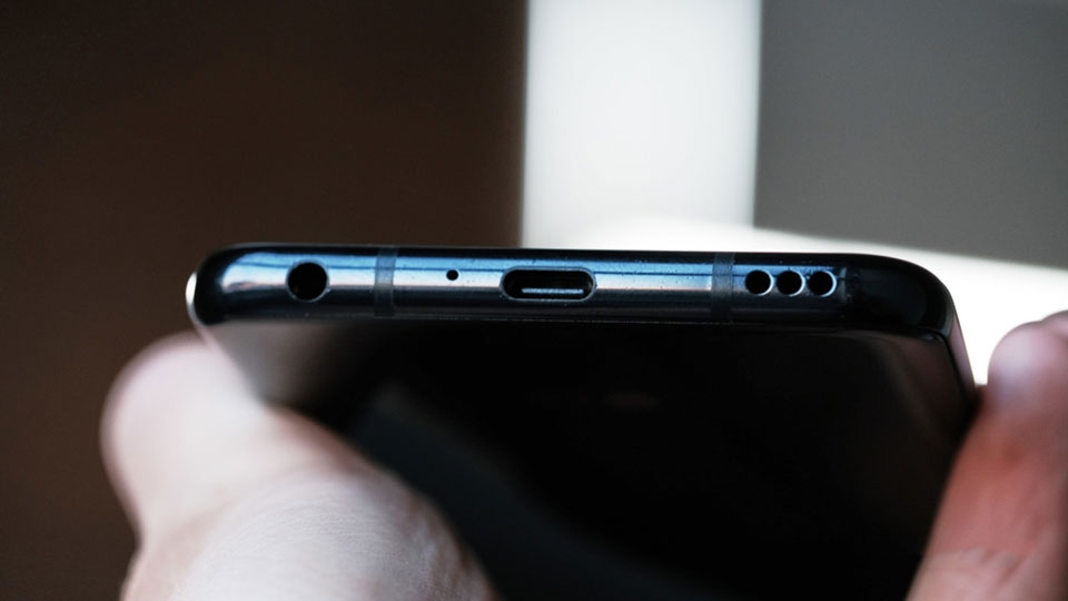 LG V40 ThinQ LG V40 ThinQ