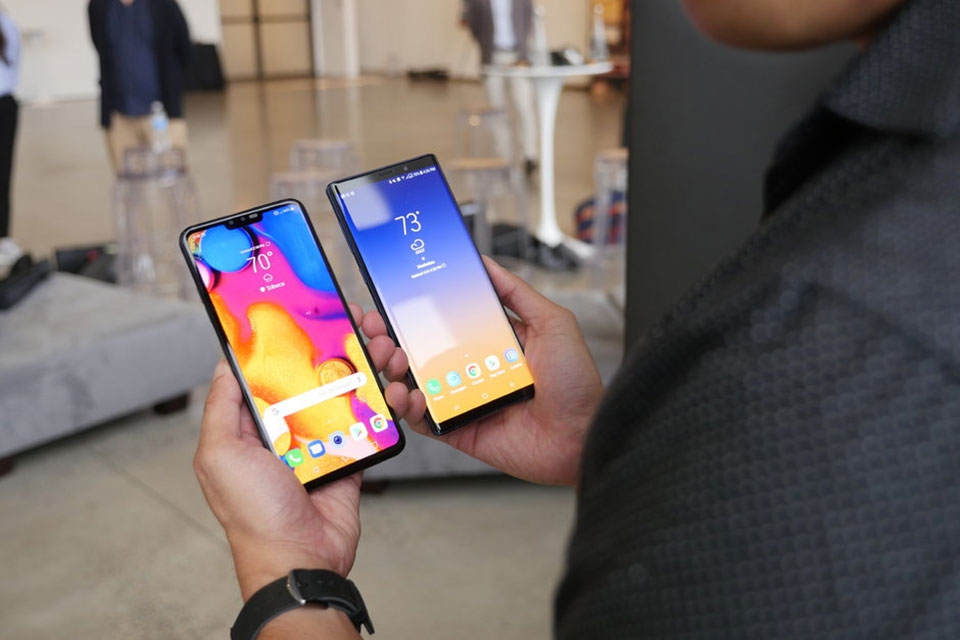 Samsung Galaxy Note 9 vs LG V40 ThinQ Samsung Galaxy Note 9 vs LG V40 ThinQ