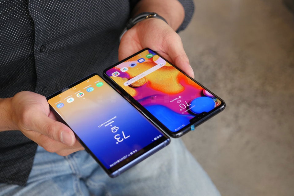 Samsung Galaxy Note 9 vs LG V40 ThinQ Samsung Galaxy Note 9 vs LG V40 ThinQ