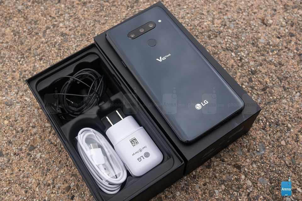Mở hộp LG V40 ThinQ (ảnh 1)