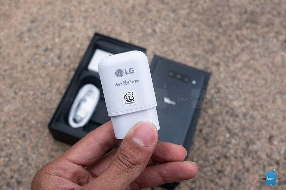 Mở hộp LG V40 ThinQ (ảnh 6)