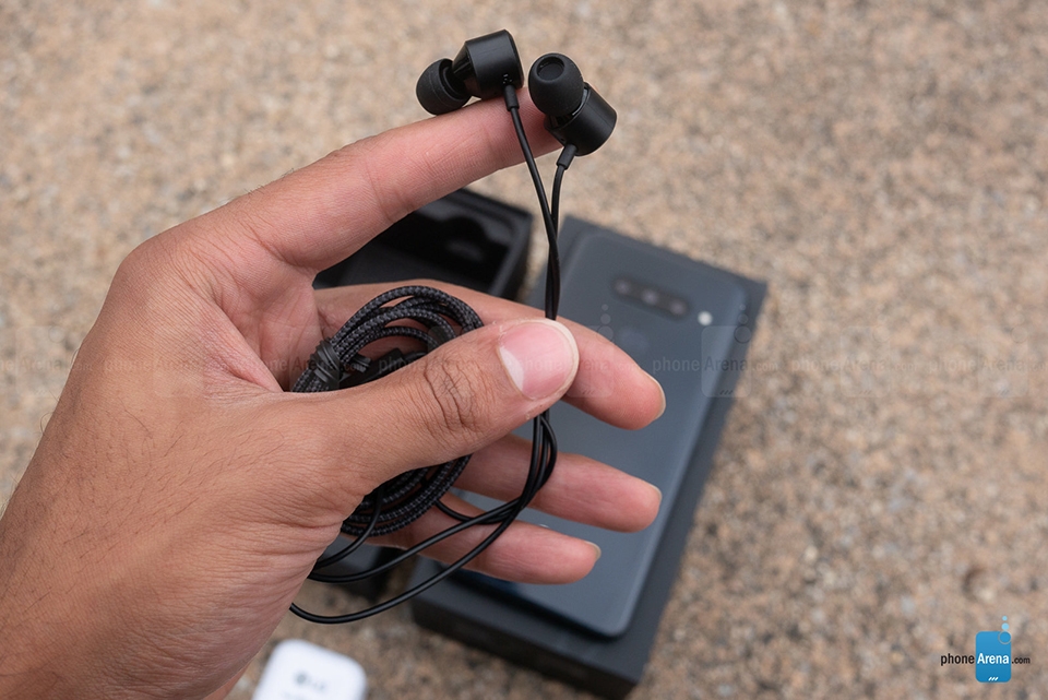 Mở hộp LG V40 ThinQ (ảnh 8)
