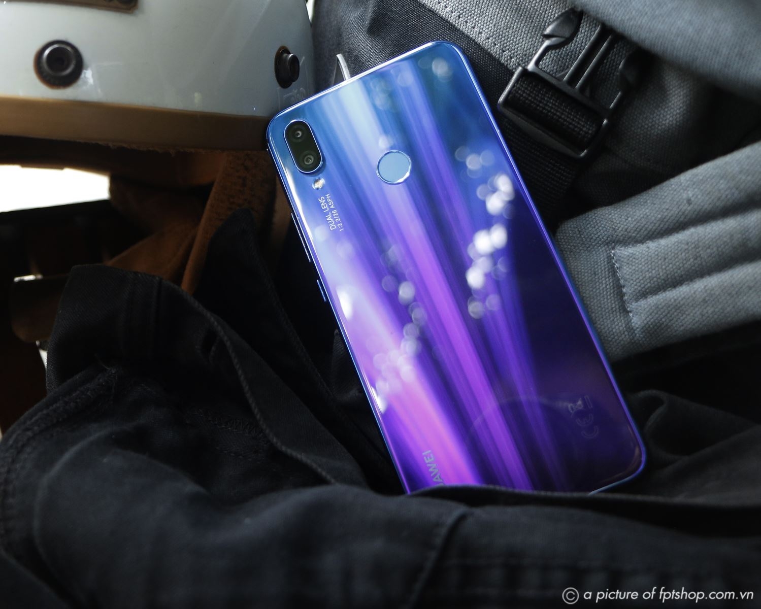 Mua Huawei Nova 3, nhận thêm sạc dự phòng Energizer từ FPT Shop