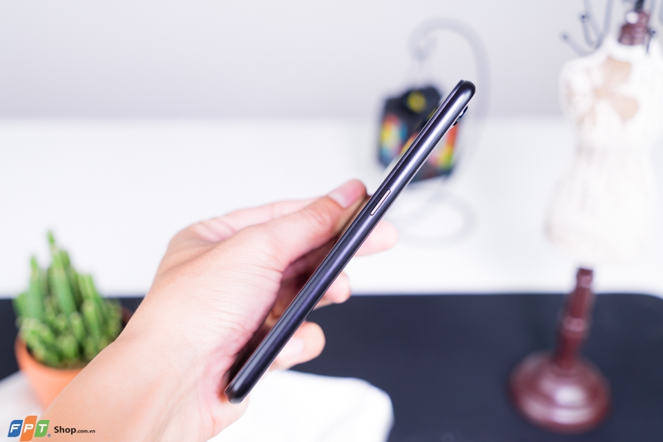 Trên tay Realme 2 Pro 08