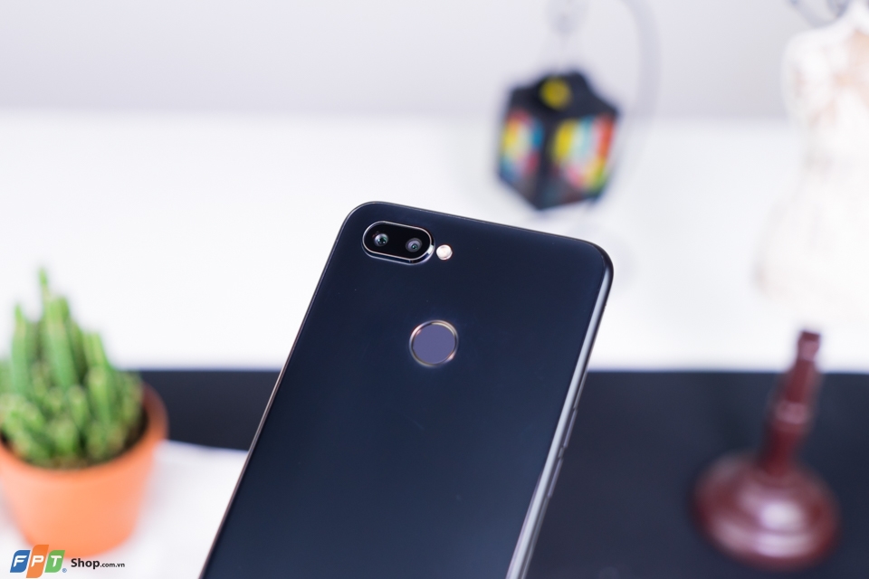 Trên tay Realme 2 Pro 02