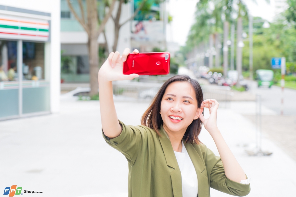 trên tay realme 2 màu đỏ 05 trên tay realme 2 màu đỏ 05