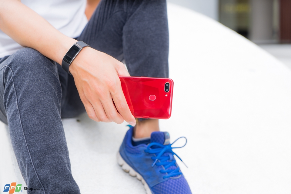 trên tay realme 2 màu đỏ 12 trên tay realme 2 màu đỏ 12