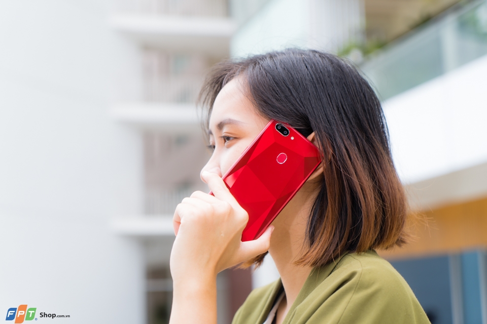 trên tay realme 2 màu đỏ 09 trên tay realme 2 màu đỏ 09