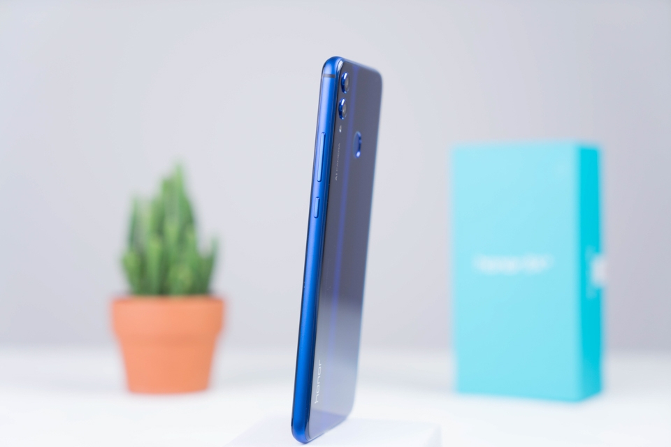 Trên tay Honor 8X 06