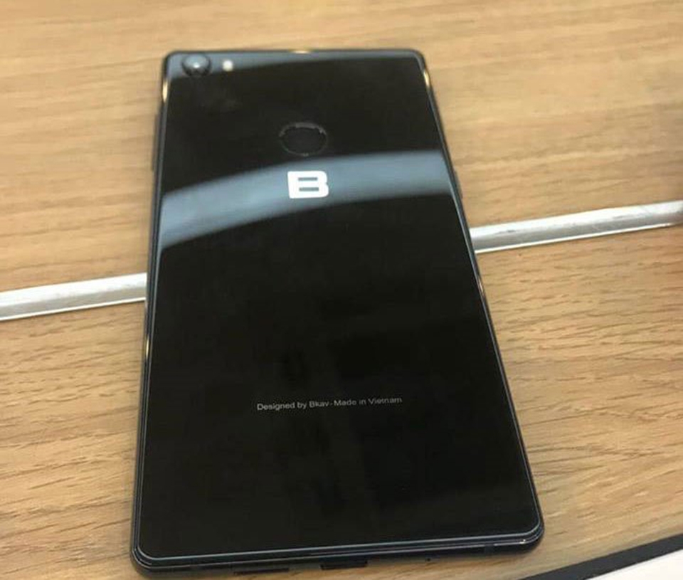 Rò rỉ ảnh thực tế BPhone 3 trước ngày ra mắt 2
