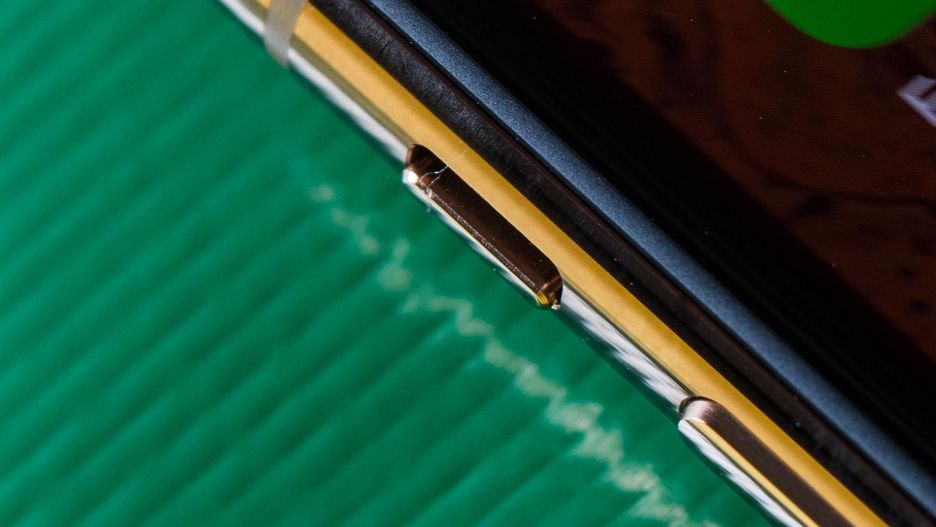 Ngắm thiết kế long lanh của iPhone XS qua góc nhìn cận cảnh 15