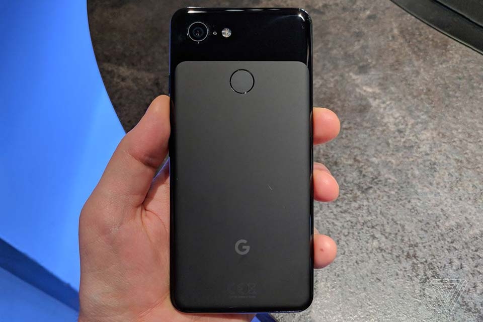 Google đã chấm dứt thời kỳ flagship vỏ nhôm (ảnh 1)