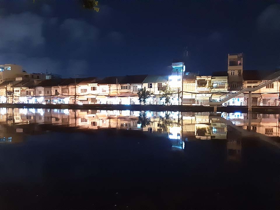 Ảnh thiếu sáng chụp từ camera Galaxy A7 (2018) (ảnh 2) Ảnh thiếu sáng chụp từ camera Galaxy A7 (2018) (ảnh 2)