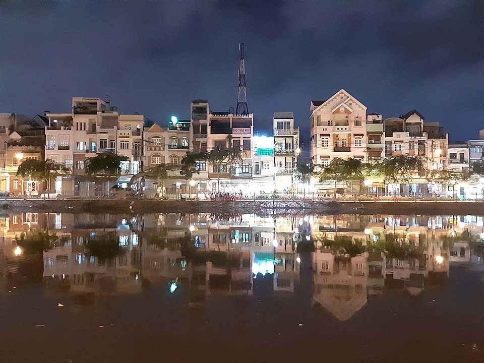 Ảnh thiếu sáng chụp từ camera Galaxy A7 (2018) (ảnh 3) Ảnh thiếu sáng chụp từ camera Galaxy A7 (2018) (ảnh 3)