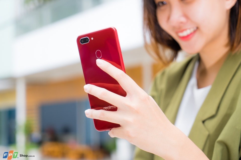 So sánh Realme 2 với các đối thủ 01