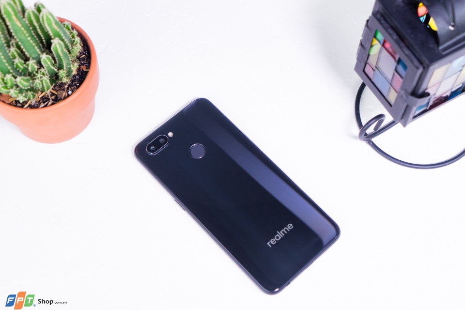 Đặt mua Realme 2 Pro, nhận ngay sạc dự phòng V60 từ FPT Shop