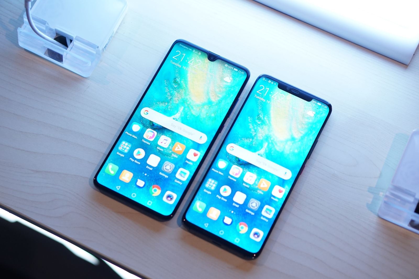 Huawei Mate 20/ Mate 20 Pro FPT Shop tặng bộ quà công nghệ đến 10 triệu đồng khi mua bộ đôi Huawei Mate 20/ Mate 20 Pro
