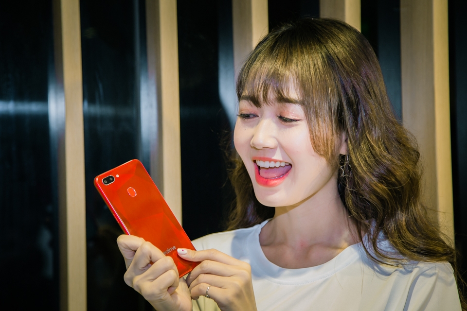 Realme ra mắt thị trường 03
