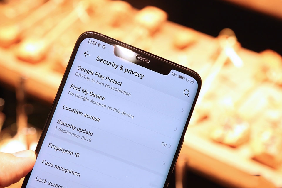 Trên tay Huawei Mate 20 RS Porsche Design Trên tay Huawei Mate 20 RS Porsche Design