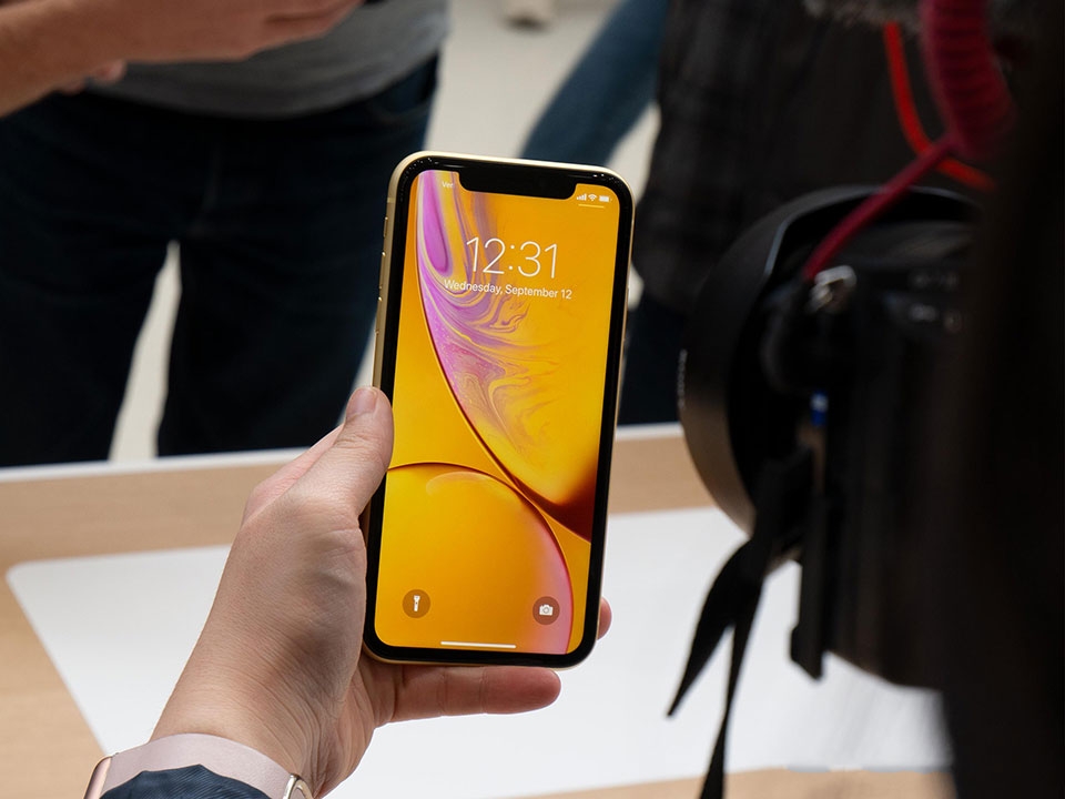 Trên tay iPhone XR