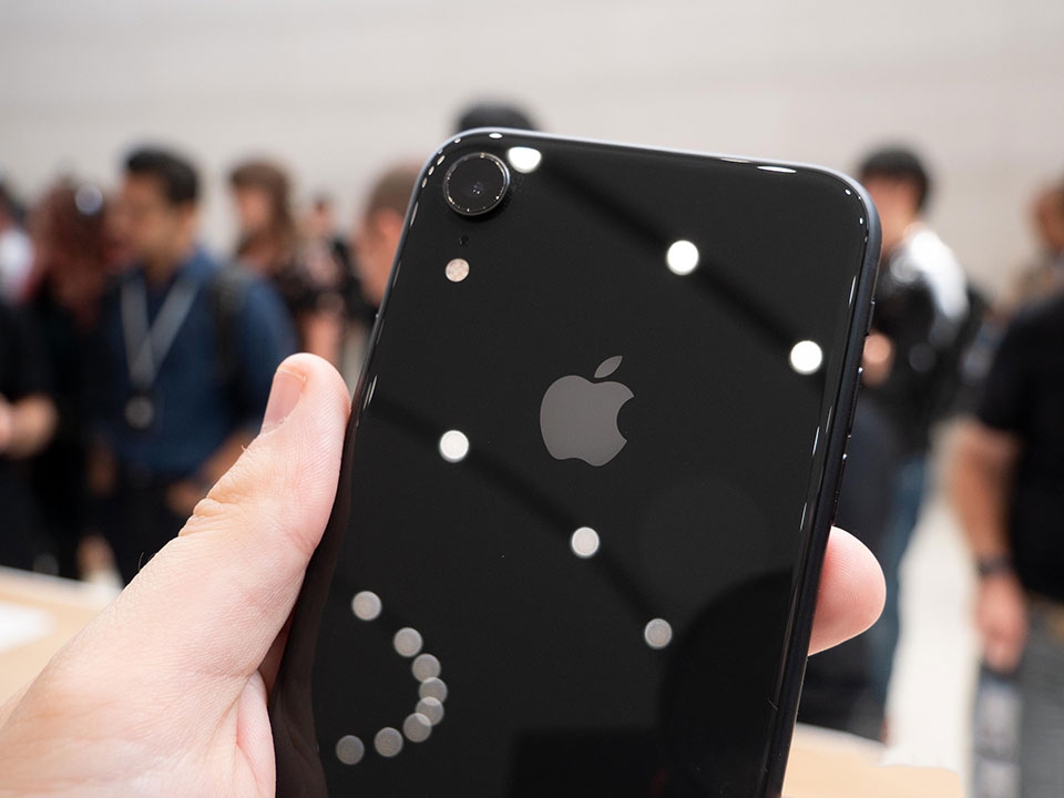 Trên tay iPhone XR