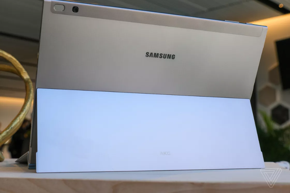 Samsung ra mắt Galaxy Book 2