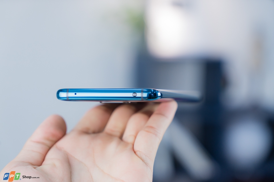 Cùng FPT Shop mở hộp và trên tay Huawei Mate 20 Pro phiên bản Emeraid Green