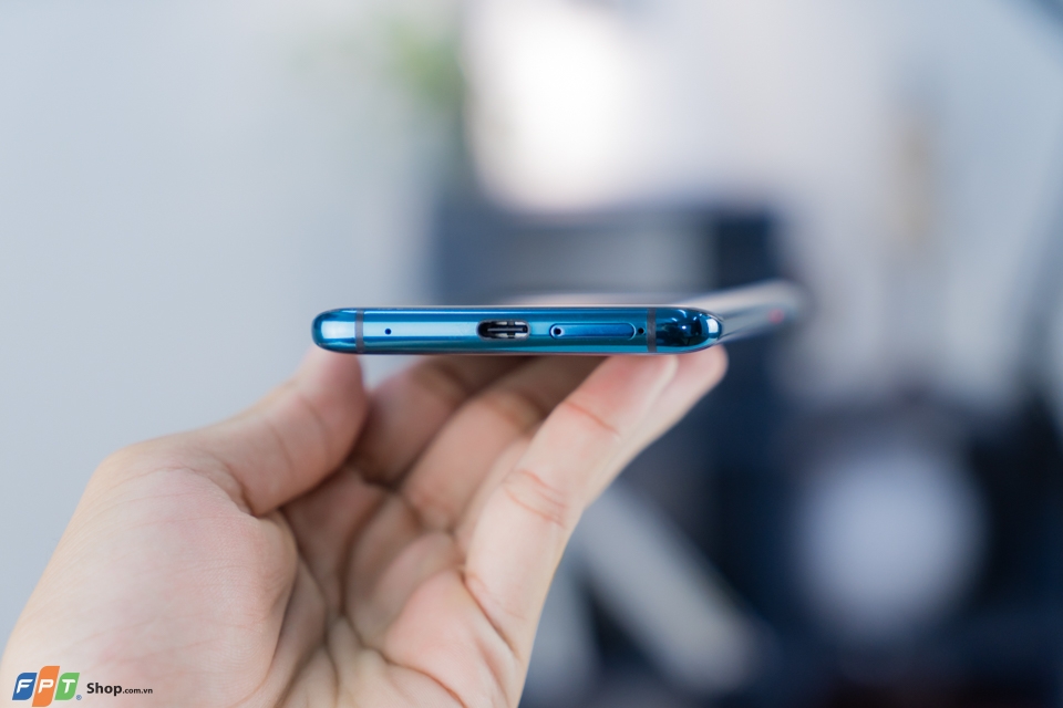 Cùng FPT Shop mở hộp và trên tay Huawei Mate 20 Pro phiên bản Emeraid Green