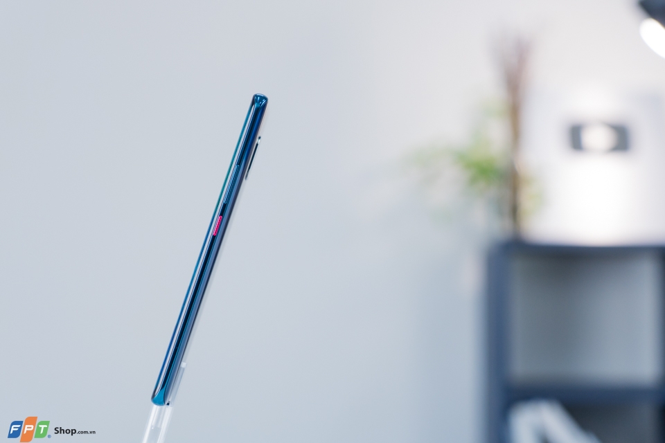 Cùng FPT Shop mở hộp và trên tay Huawei Mate 20 Pro phiên bản Emeraid Green