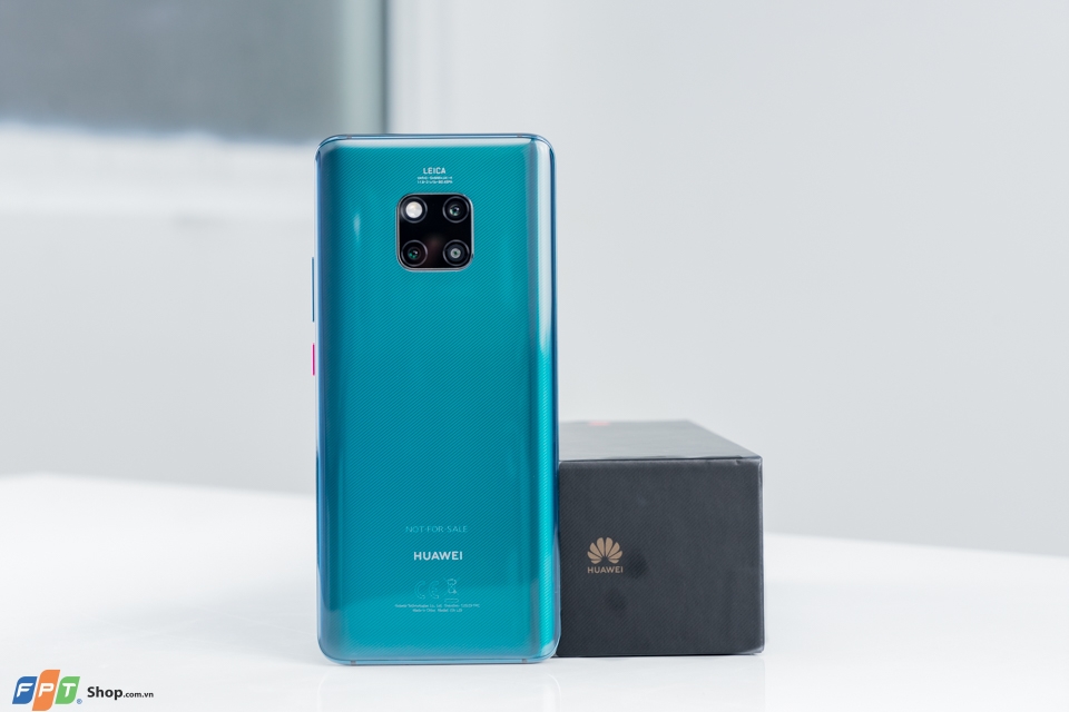 Cùng FPT Shop má» há»p và trên tay Huawei Mate 20 Pro phiên bản Emeraid Green