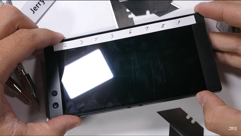 Tra tấn Razer Phone 2 (ảnh 1) Tra tấn Razer Phone 2 (ảnh 1)