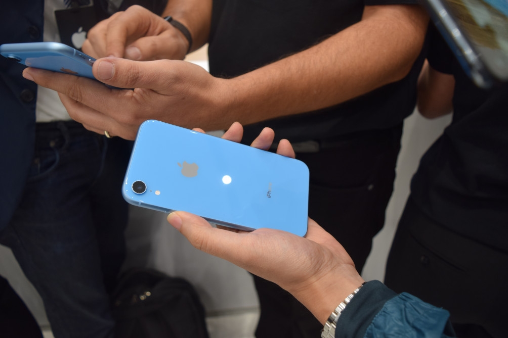 Những chiếc iPhone XR đầu tiên đã đến tay khách hàng