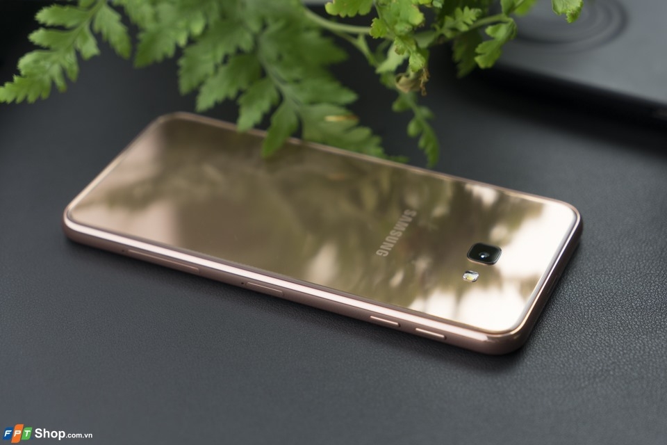 5 smartphone bán chạy nhất FPT Shop tuần cuối tháng 10 4