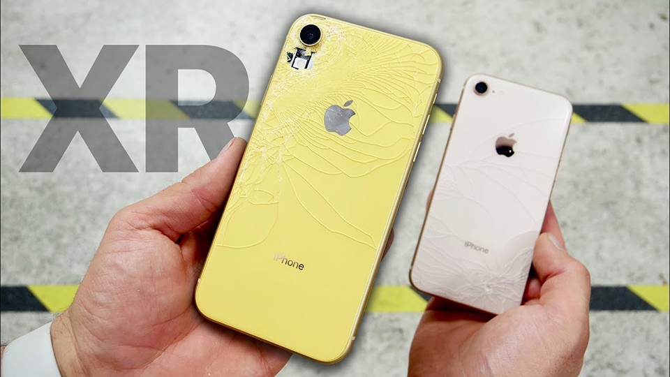 Tra tấn iPhone XR và iPhone 8 (ảnh 1) Tra tấn iPhone XR và iPhone 8 (ảnh 1)