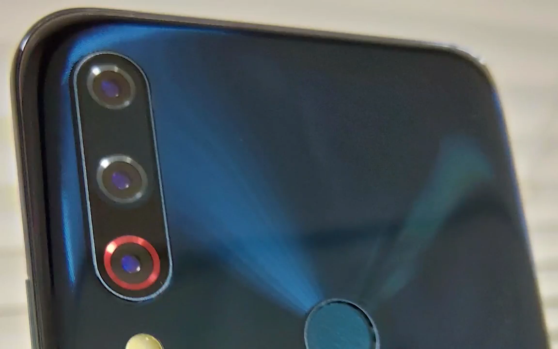 Ảnh nguyên mẫu ZenFone 6 (ảnh 7) Ảnh nguyên mẫu ZenFone 6 (ảnh 7)