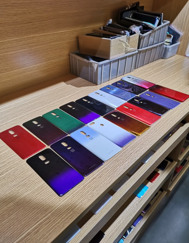 Lộ diện hàng loạt màu sắc gradient bắt mắt của OnePlus 6T 3 Lộ diện hàng loạt màu sắc gradient bắt mắt của OnePlus 6T 3