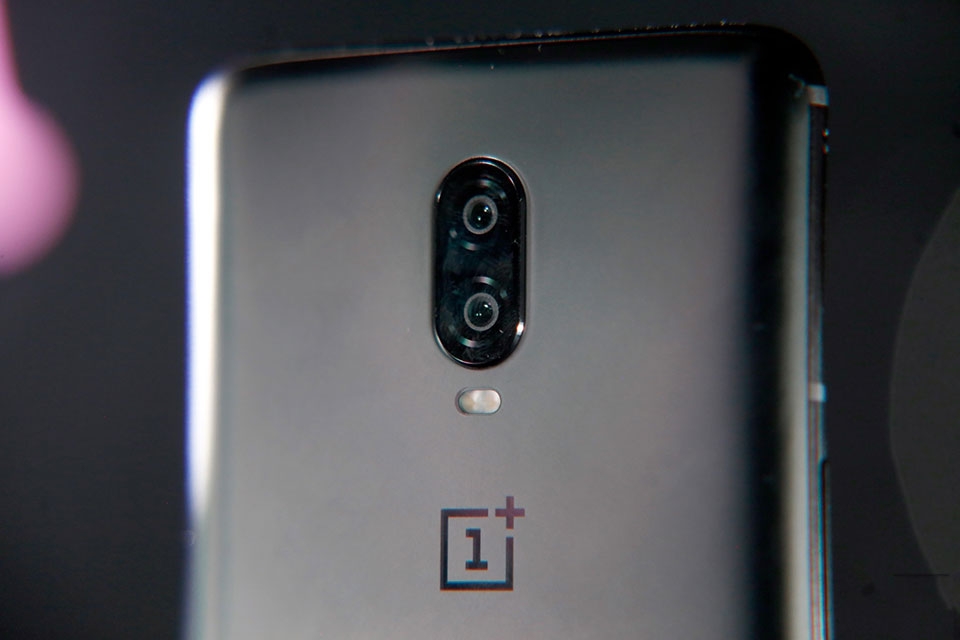 Trên tay OnePlus 6T Trên tay OnePlus 6T