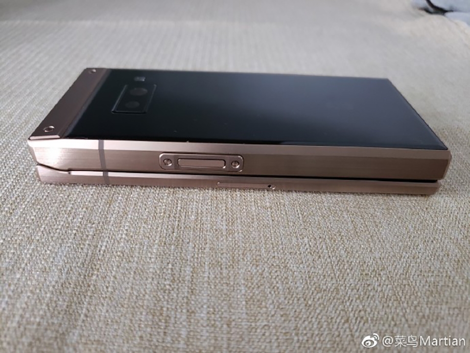 Samsung W2019 lộ ảnh thực tế (ảnh 5) Samsung W2019 lộ ảnh thực tế (ảnh 5)