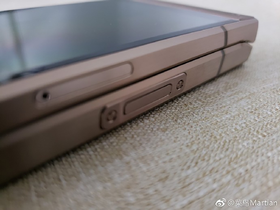 Samsung W2019 lộ ảnh thực tế (ảnh 7) Samsung W2019 lộ ảnh thực tế (ảnh 7)