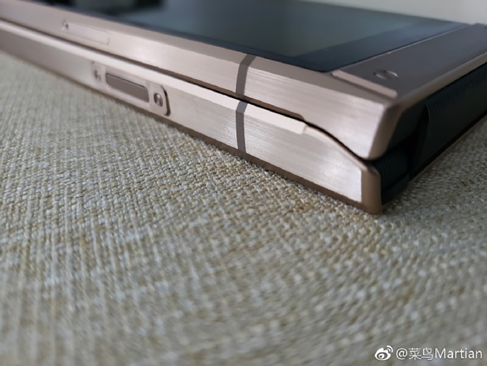 Samsung W2019 lộ ảnh thực tế (ảnh 8) Samsung W2019 lộ ảnh thực tế (ảnh 8)