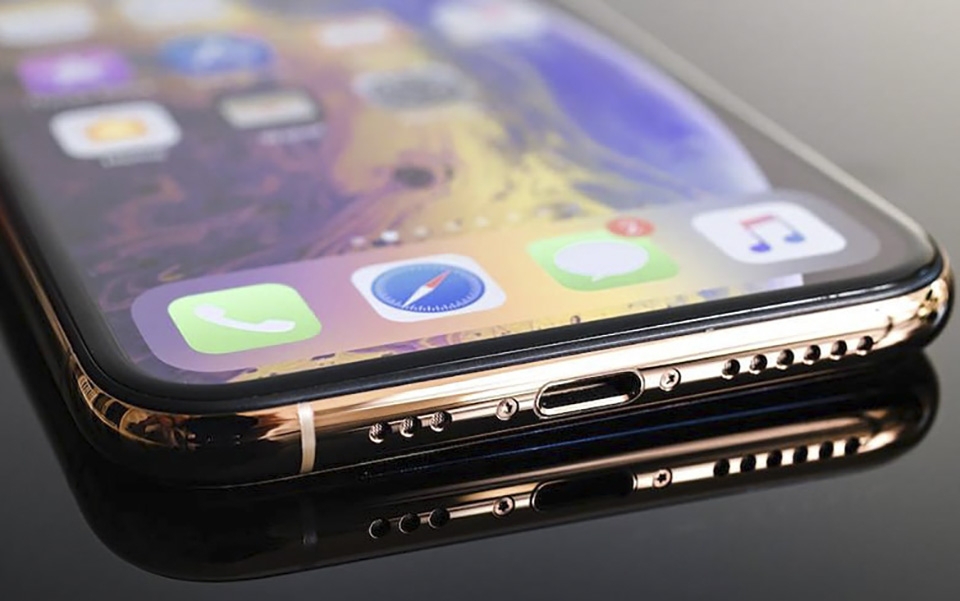loa stereo trên iPhone XS