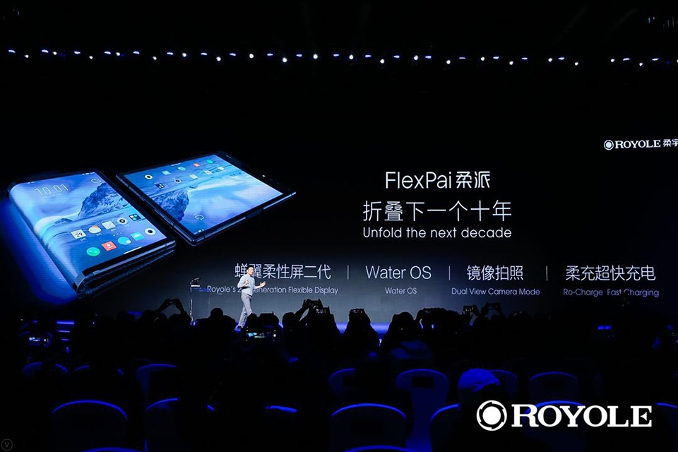 Royale FlexPai, smartphone màn hình gập đầu tiên ra mắt (ảnh 3) Royale FlexPai, smartphone màn hình gập đầu tiên ra mắt (ảnh 3)