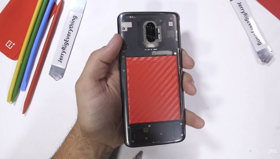 Mổ bụng OnePlus 6T (ảnh 1)