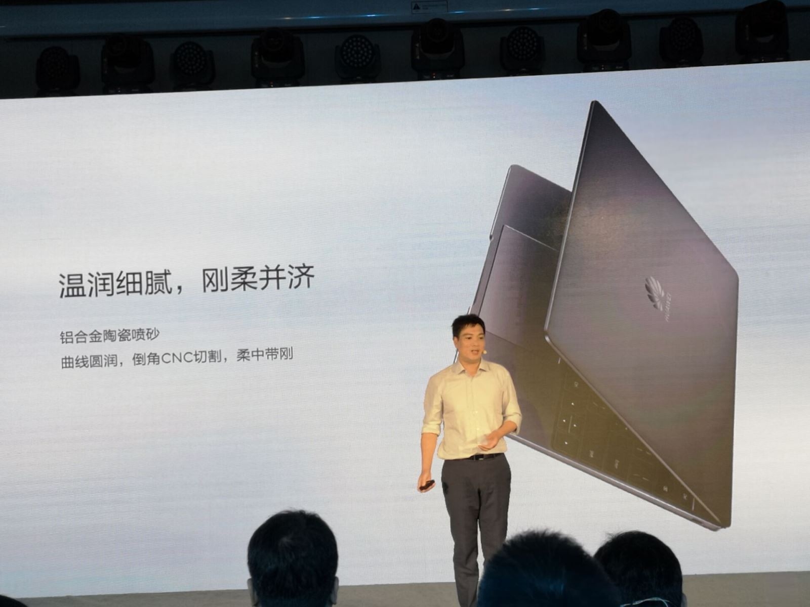 Huawei MateBook ra mắt với màn hình 13 inch, có NFC