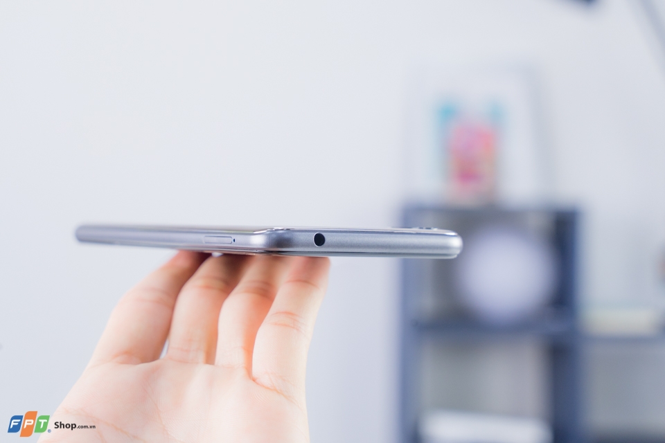 Trên tay Wiko View 2 Go 08