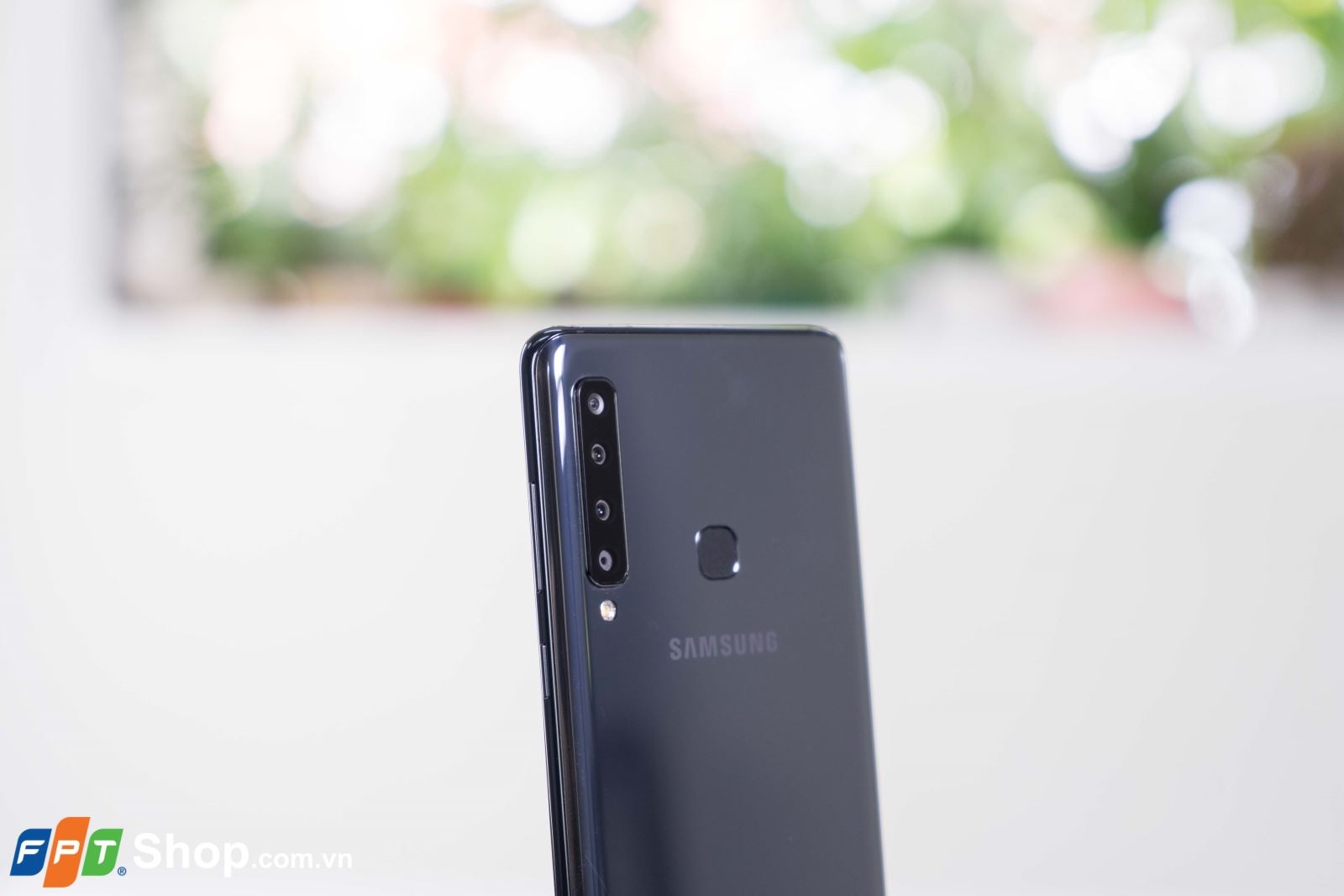 Chi tiết về Samsung Galaxy A9 (2018): Thiết kế như Note9, 4 camera mặt lưng, chip khỏe để chơi game