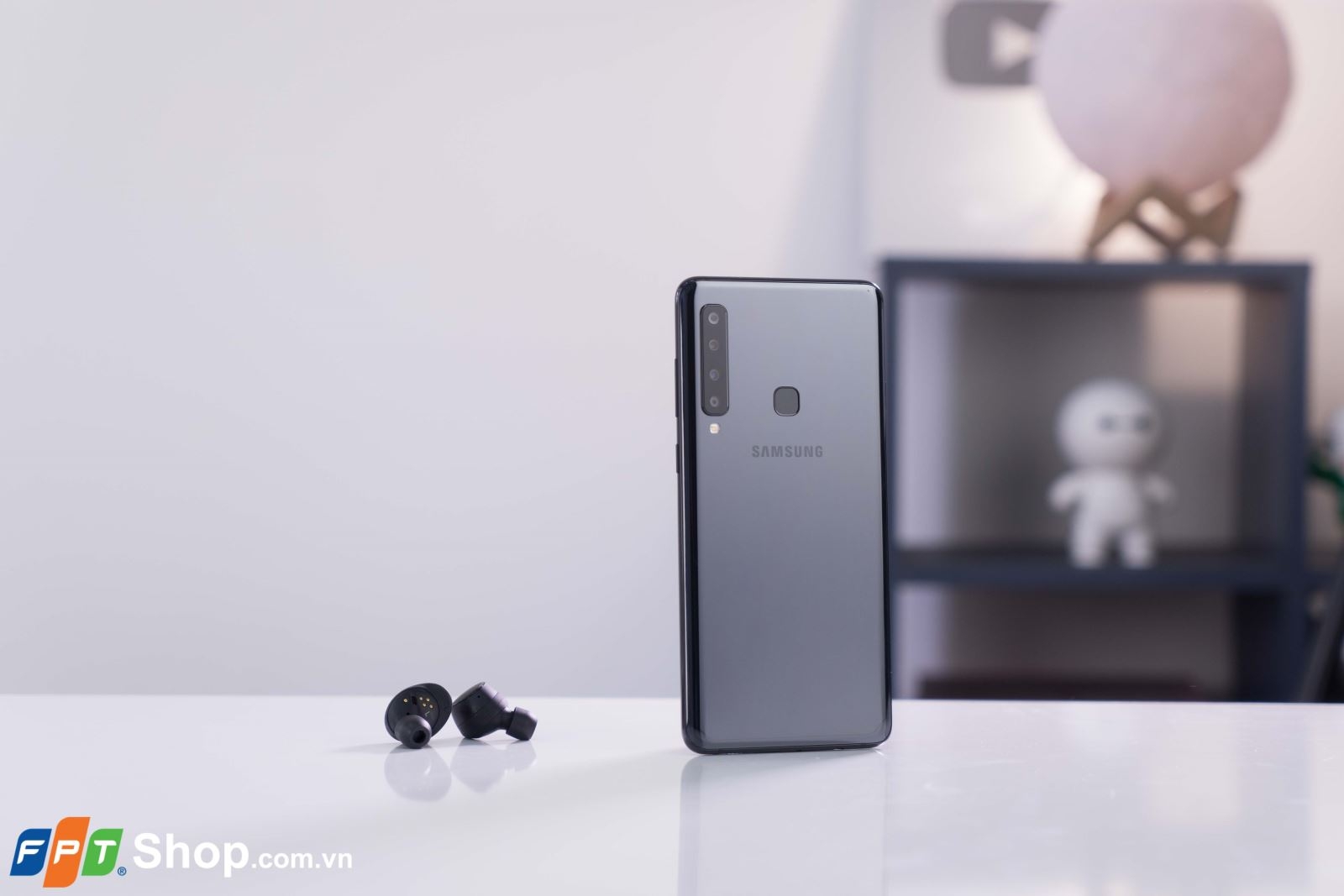 Chi tiết về Samsung Galaxy A9 (2018): Thiết kế như Note9, 4 camera mặt lưng, chip khỏe để chơi game