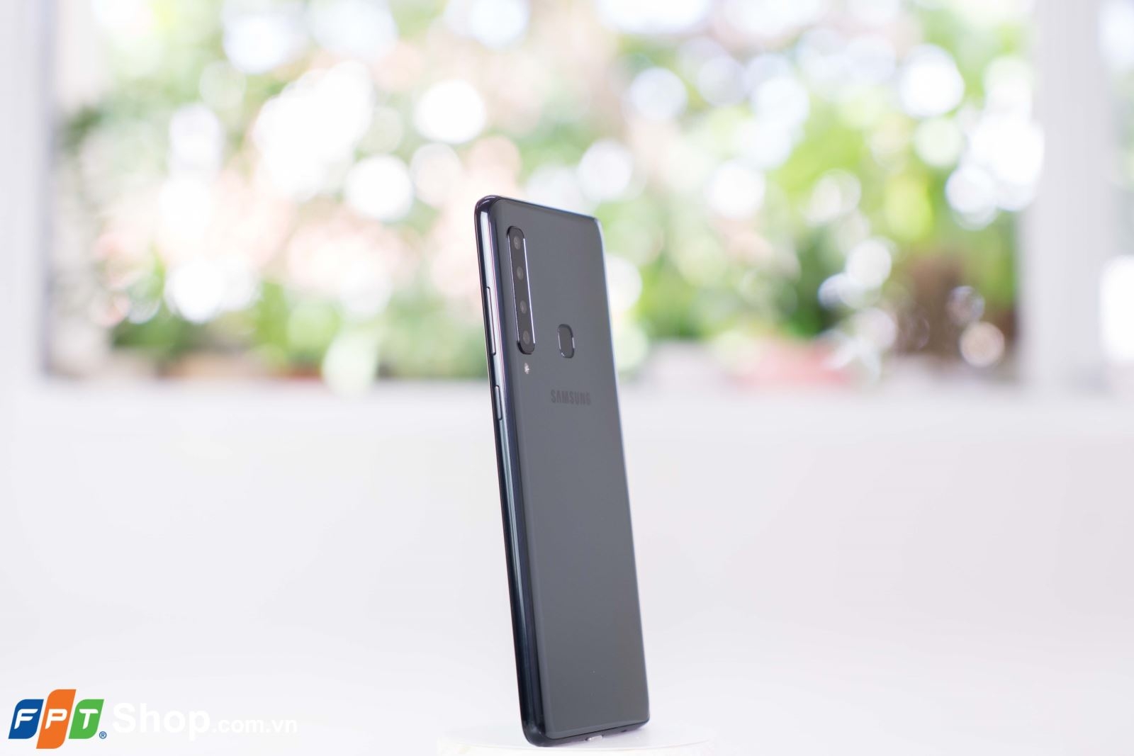 Chi tiết về Samsung Galaxy A9 (2018): Thiết kế như Note9, 4 camera mặt lưng, chip khỏe để chơi game