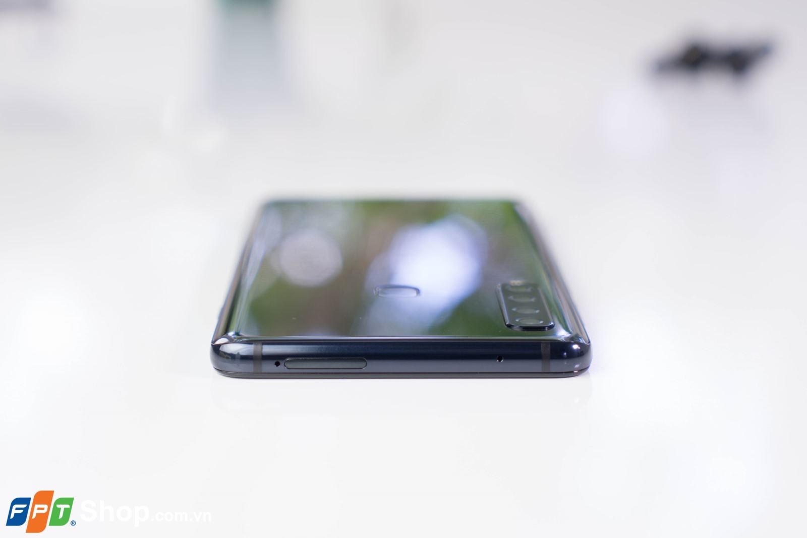 Chi tiết về Samsung Galaxy A9 (2018): Thiết kế như Note9, 4 camera mặt lưng, chip khỏe để chơi game